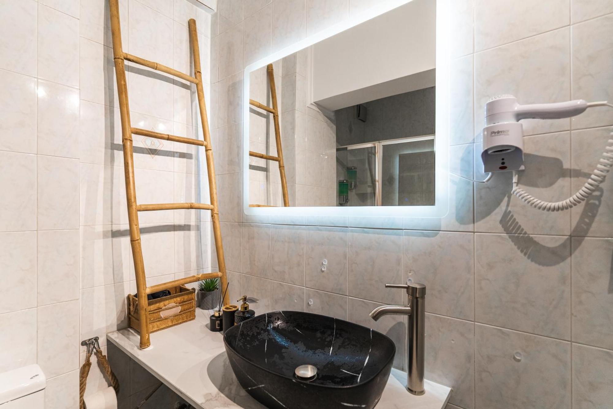 Acrolofts M62 Apartment *